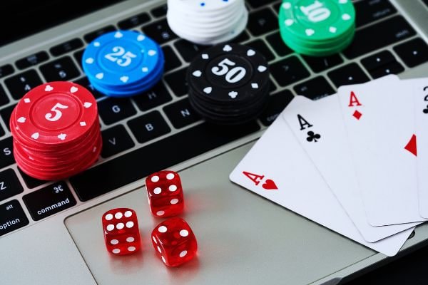 444 bet মোবাইল গেমিং হাবের দৃশ্য